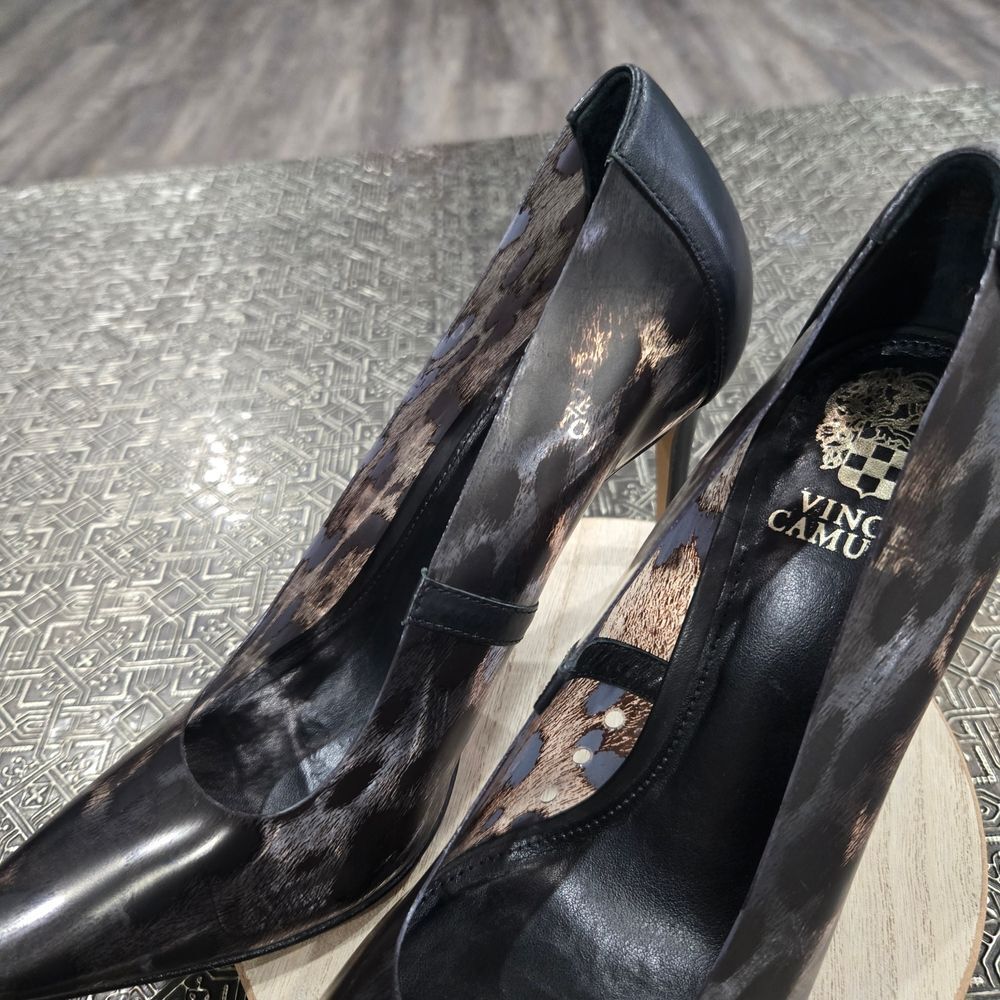 š¢ VinceāCamuto Dark Patterned Heels - Picture 16 of 17